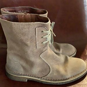 Clark’s original desert boots